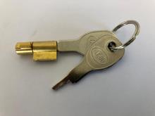 Tyverisikring stiklås SPP LK-01 til alle SPP koblinger, med to nøgler, erst. 30-00746